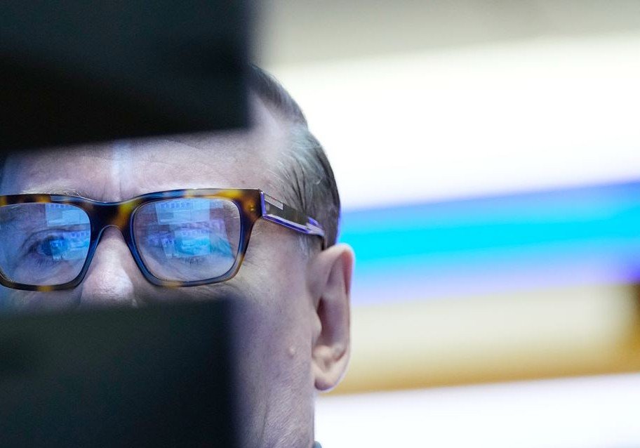 Treasury Yields Surge: Wall Street Stocks Under Pressure as Fed Looms