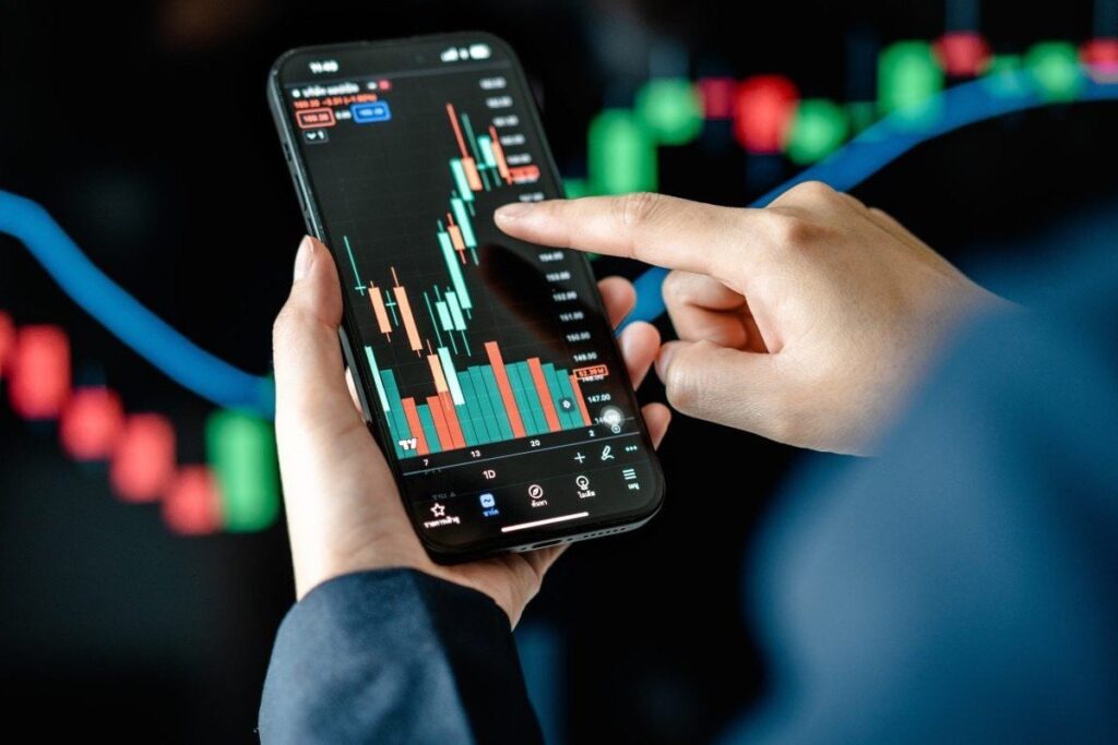 SoFi Stock Nears 52-Week Low: Is Wall Street Overlooking Growth?