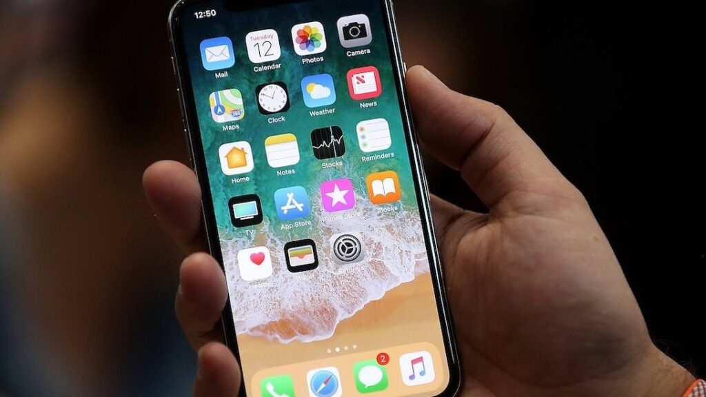 Apple (AAPL) Price Target Rift: Is Wall Street Underestimating Next Move?