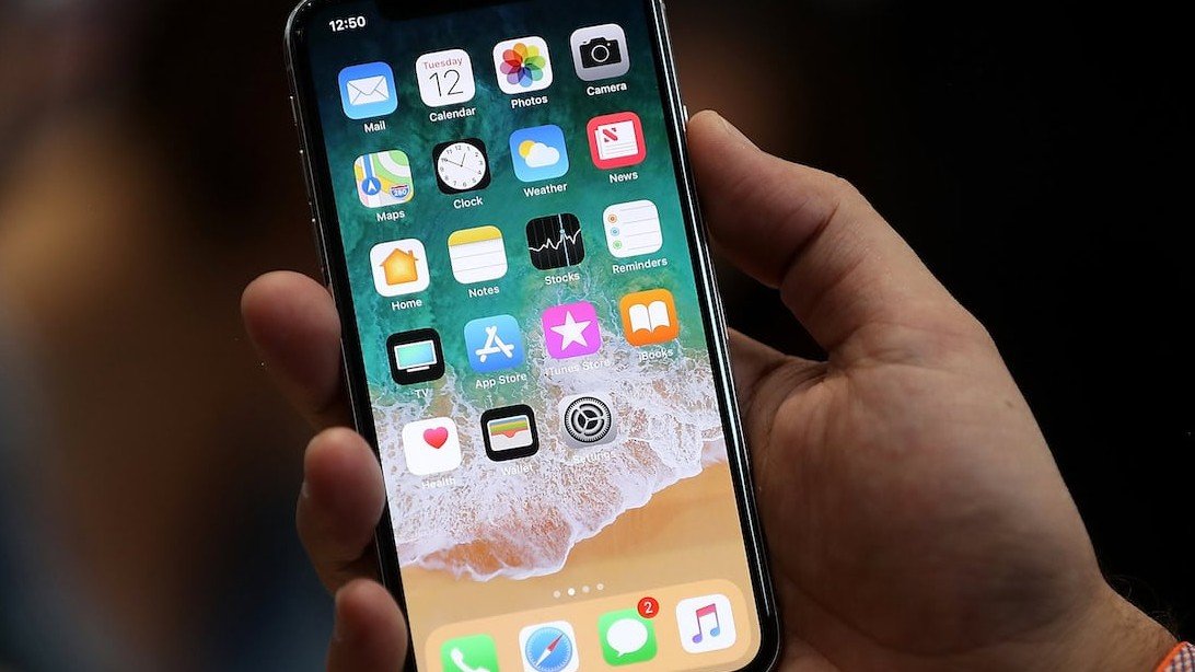 Apple (AAPL) Price Target Rift: Is Wall Street Underestimating Next Move?
