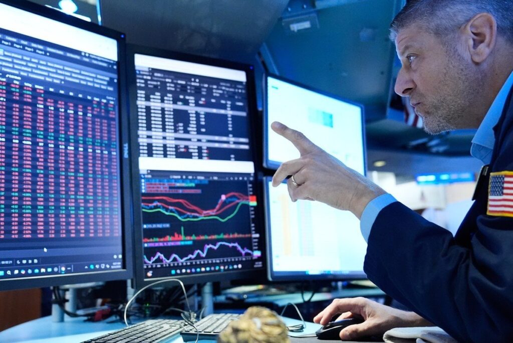 Oil Shock Rocks Markets: S&P Dips, Bond Yields Hit 2007 Peak