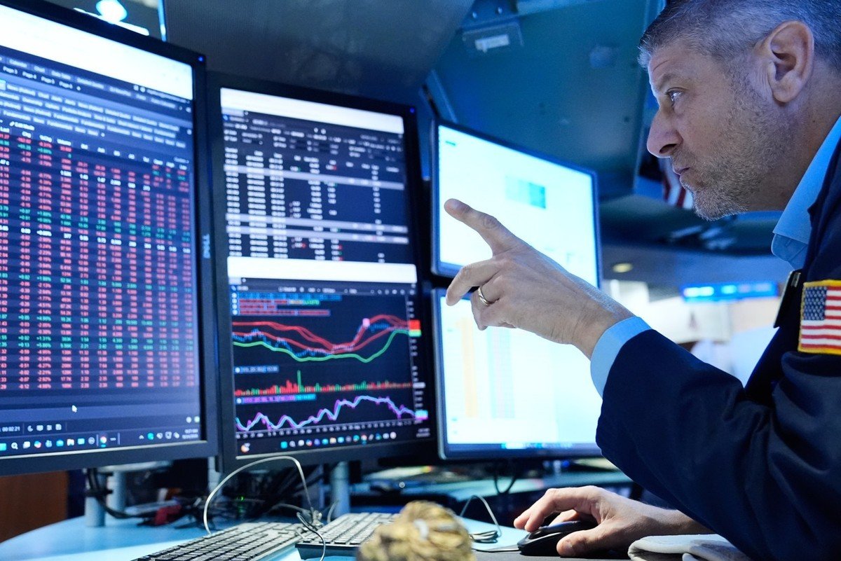 Oil Shock Rocks Markets: S&P Dips, Bond Yields Hit 2007 Peak