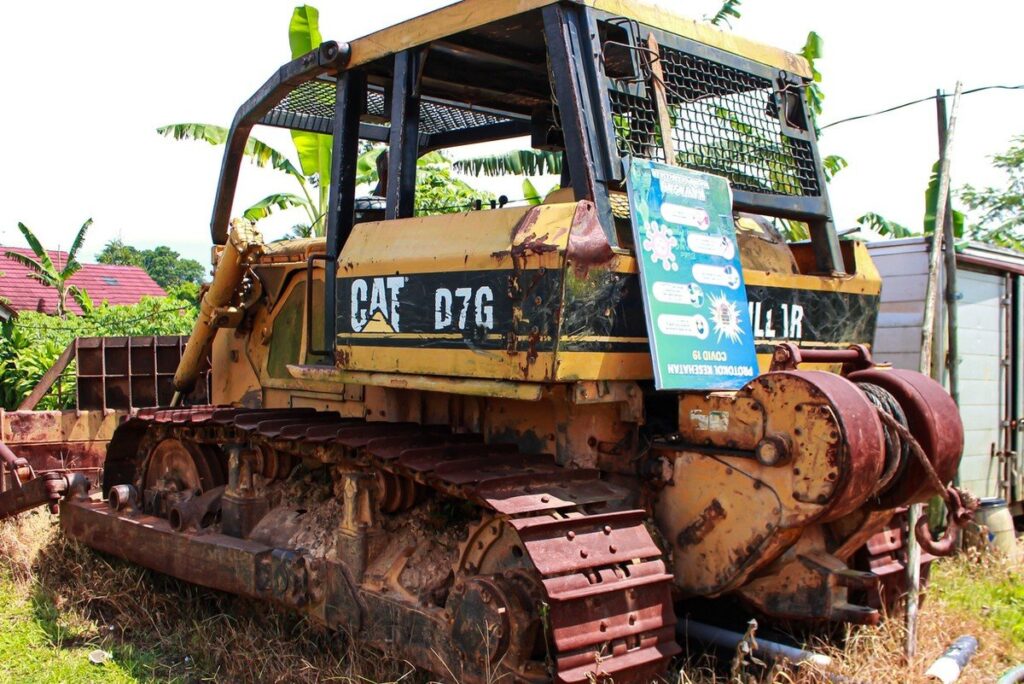 Caterpillar Upgraded: The $930 Intrinsic Value Debate