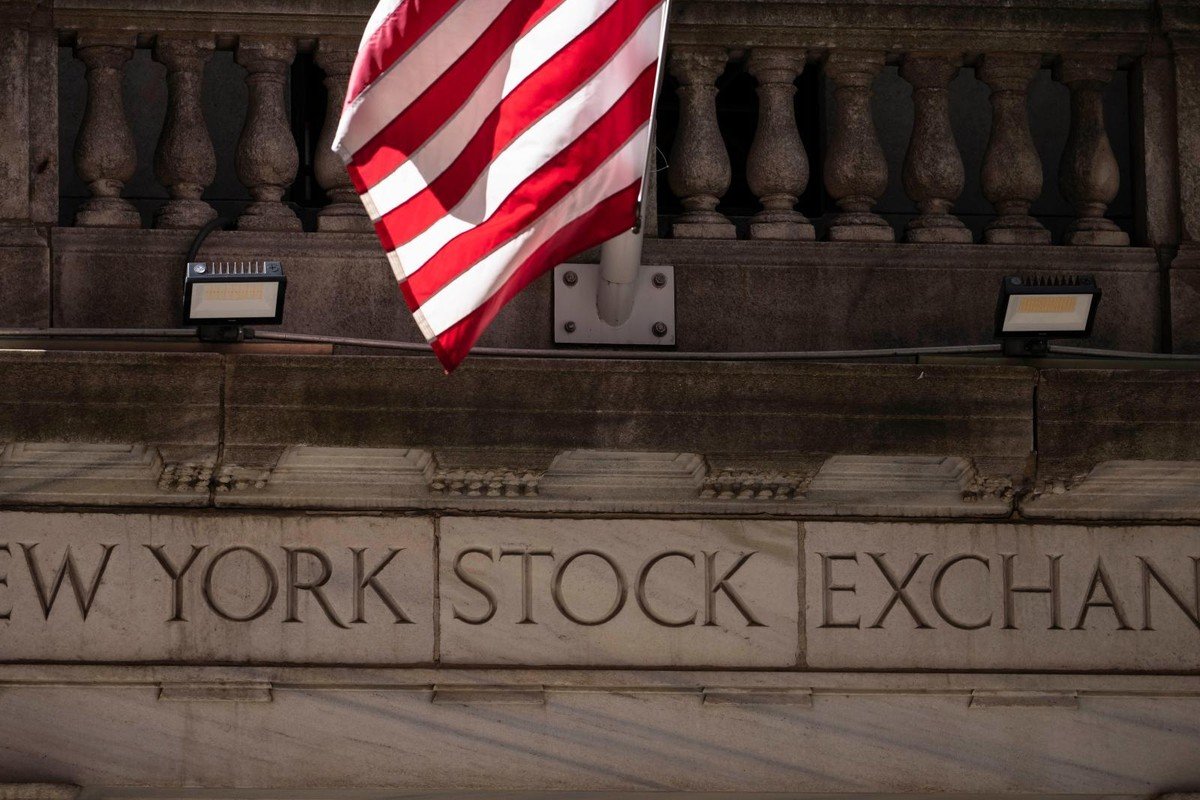 S&P 500 Retreats From Record: Oil & Chip Stocks Drag Market