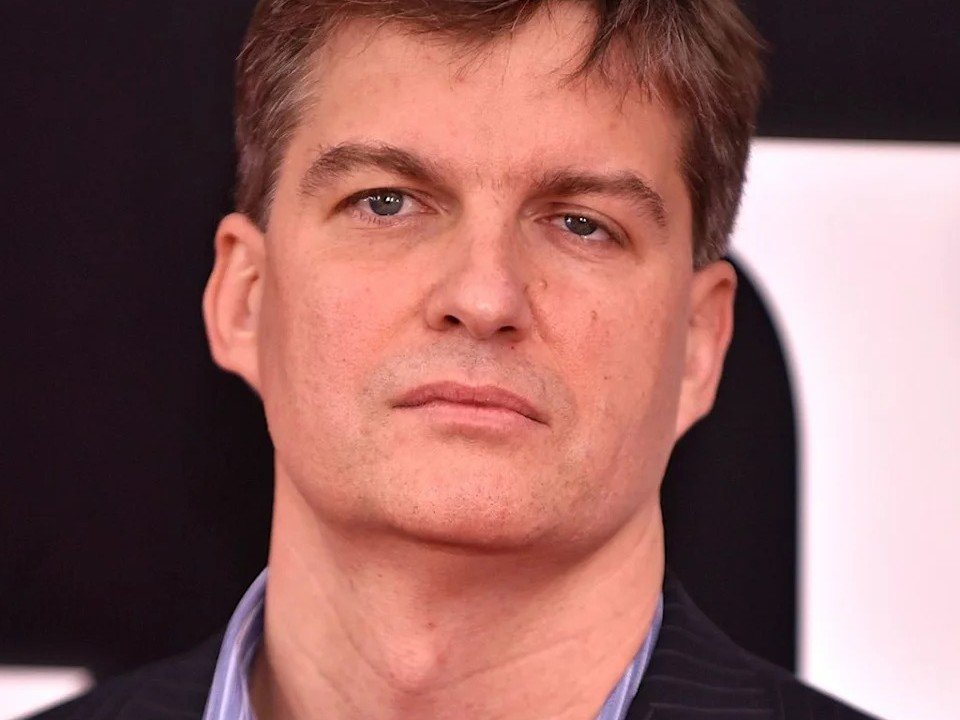 Michael Burry Sounds Alarm: S&P 500's Record High Masks 2000-Style Risk