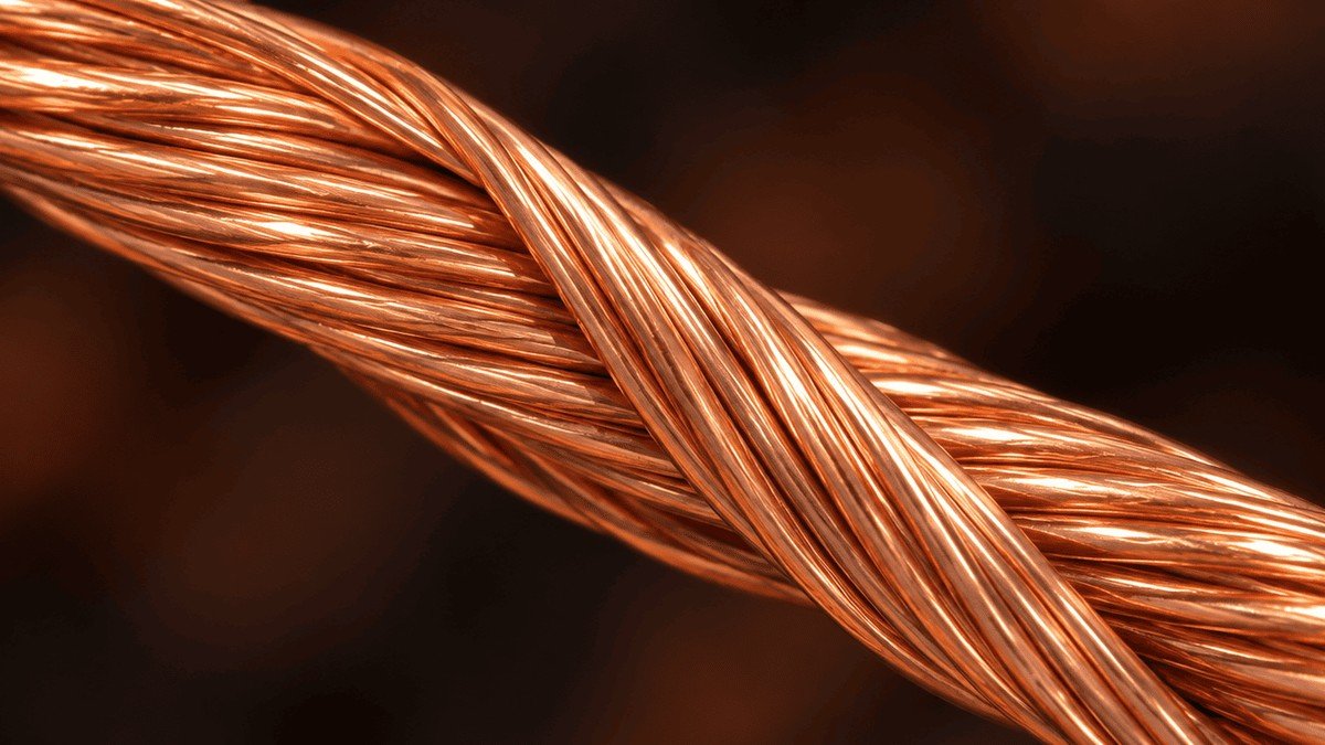 Chile Copper Output Dips: Who Controls the Pricing Power Now?